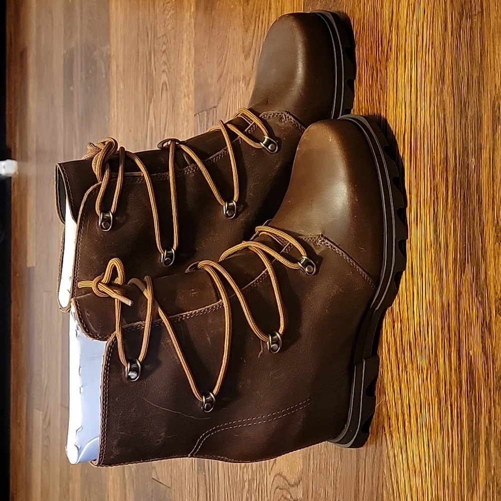 NWB WOMEN'S JOAN OF ARCTIC WEDGE III Lace sz10